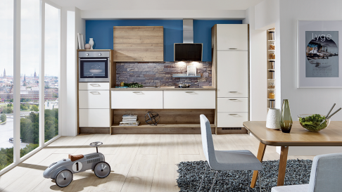 Rechte keuken met houten elementen