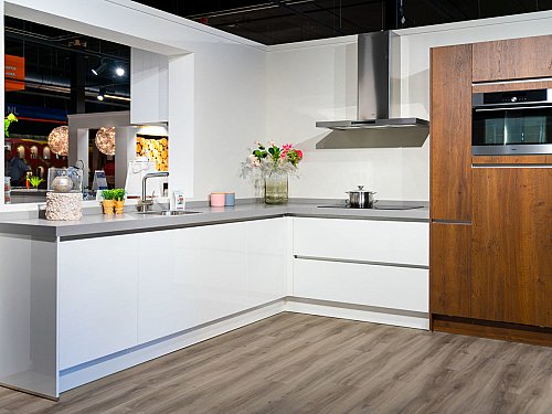 Keukens - SHOWROOMKEUKEN-HOEKKEUKEN