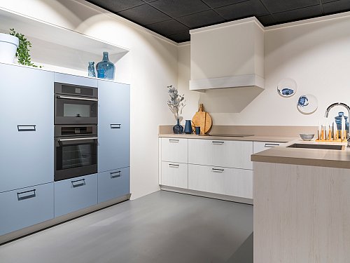 Keukens - MOET WEG! SHOWROOMKEUKEN! EIKEN NORDIC HOEKKEUKEN!