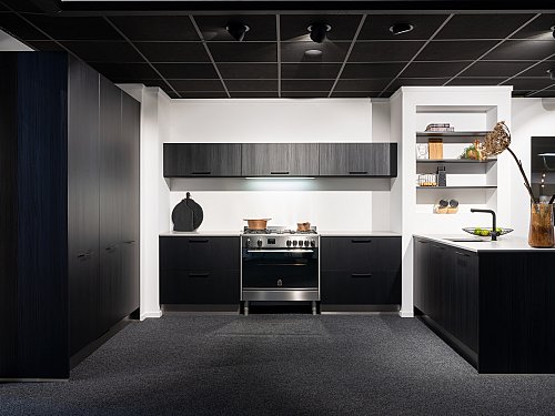 Keukens - SHOWROOMKEUKEN-U-KEUKEN-ZWART