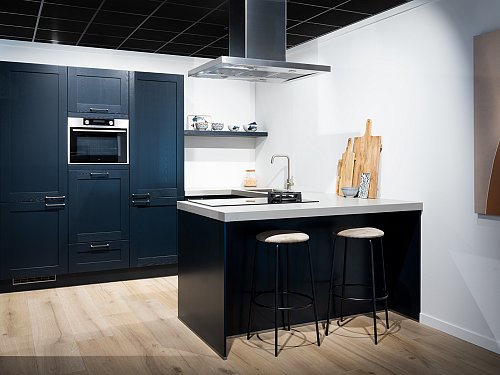 Keukens - SHOWROOMKEUKEN-EILAND-DONKERBLAUW