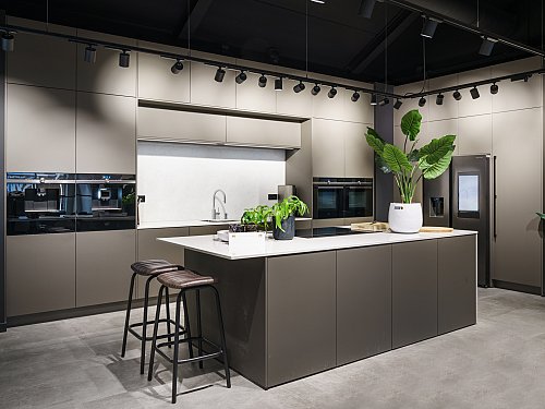 Keukens - SHOWROOMKEUKEN-EILAND-BRUIN