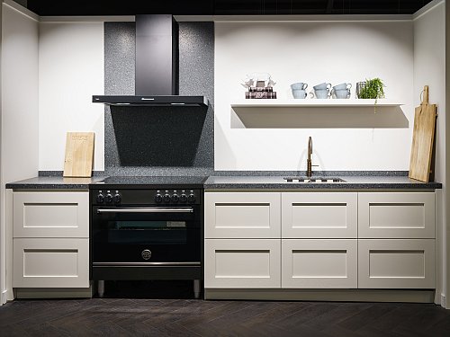 Keukens - SHOWROOMKEUKEN-PARALLEL-CREME