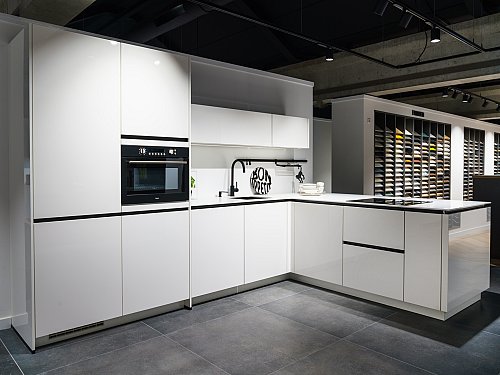 Keukens - SHOWROOMKEUKEN-HOEK-WIT
