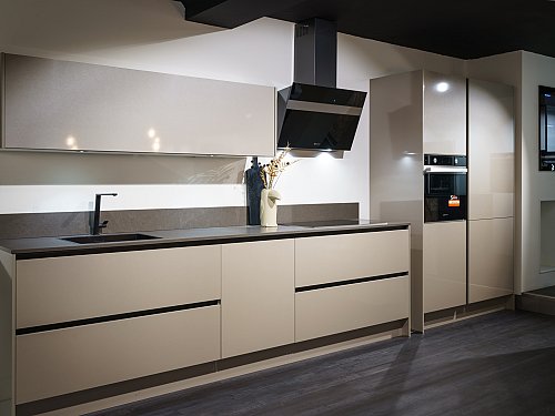 Keukens - X-Line Cubanit Glans rechte keuken
