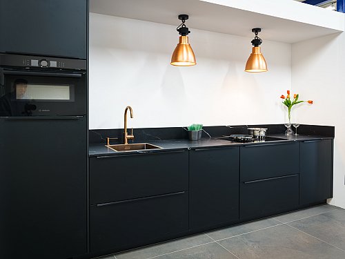 Keukens - SHOWROOMKEUKEN-RECHT-ZWART