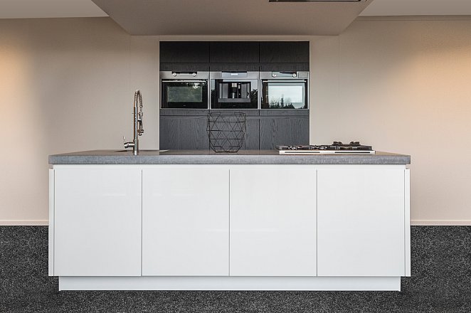 Showroomkeuken L2 - Afbeelding 1 van 13