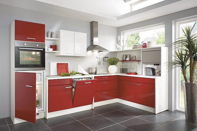 Moderne hoekkeuken in wit en hoogglans rood - Afbeelding 1 van 1