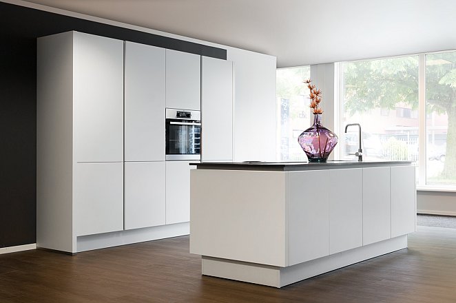 Eilandkeuken in hoogglans wit - Afbeelding 1 van 8