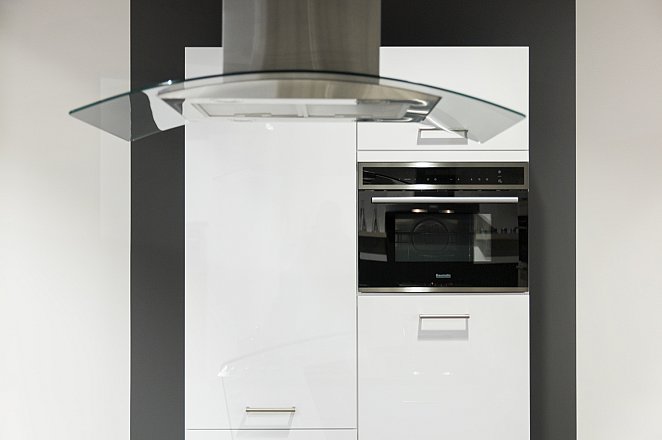 Eilandkeuken in hoogglans wit - Afbeelding 4 van 9