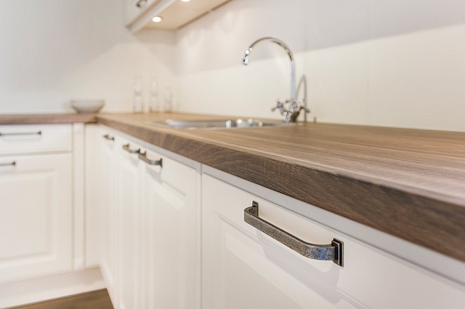 Luxe hoekkeuken met kastenwand - Afbeelding 3 van 7