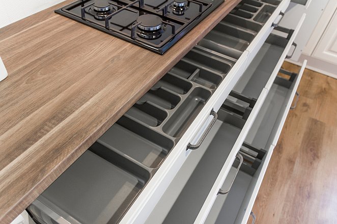 Luxe hoekkeuken met kastenwand - Afbeelding 5 van 7