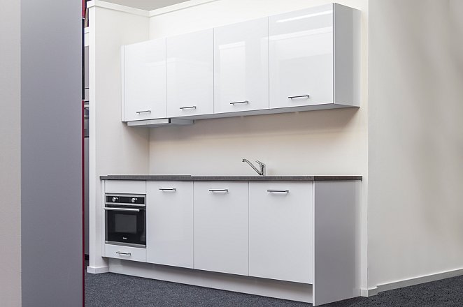 Rechte keuken in hoogglans wit - Afbeelding 1 van 7
