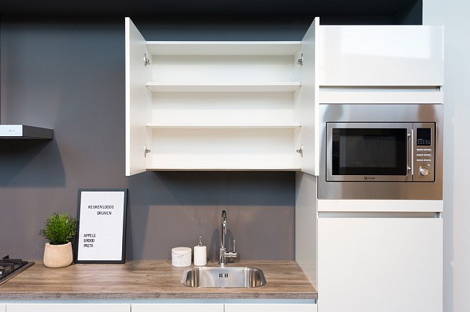 Recht keuken in hoogglans wit - Afbeelding 8 van 9