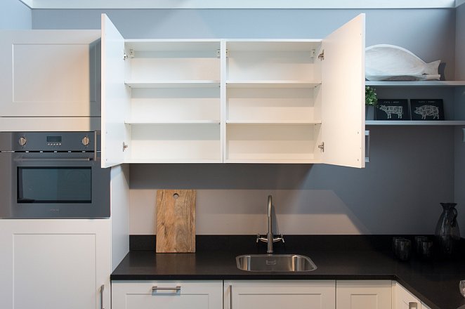 Witte hoekkeuken met Smeg apparatuur - Afbeelding 5 van 6