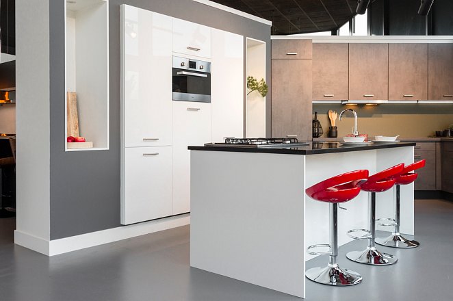 Eilandkeuken in hoogglans wit - Afbeelding 1 van 6