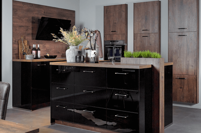Glans zwarte design keuken met houten elementen - Afbeelding 1 van 1