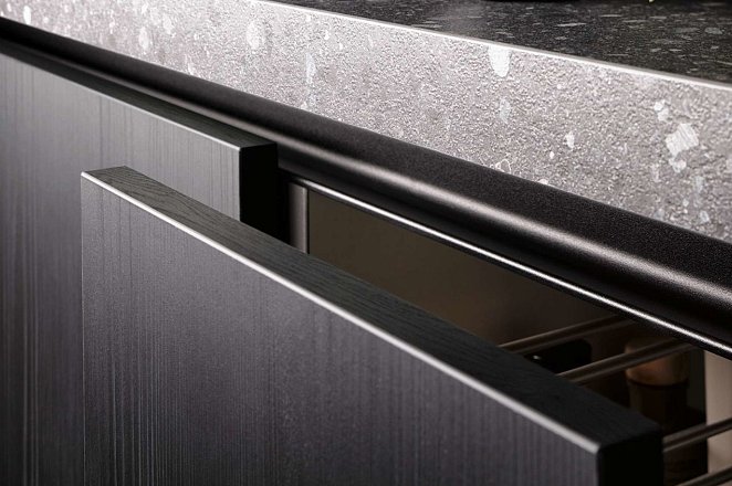 Smalle rechte keuken met kastenwand - Afbeelding 6 van 6