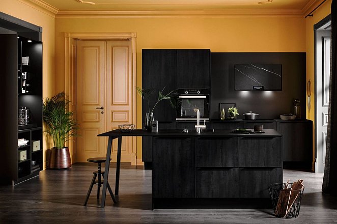 Zwarte keuken met spoeleiland - Afbeelding 1 van 10