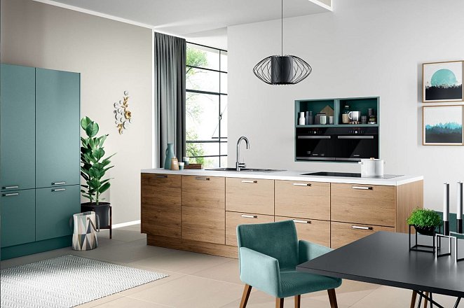 Houten eilandkeuken met kastenwand - Afbeelding 1 van 1