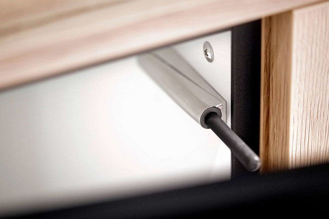 Zwart/houten keuken met losse keukenelementen - Afbeelding 3 van 3