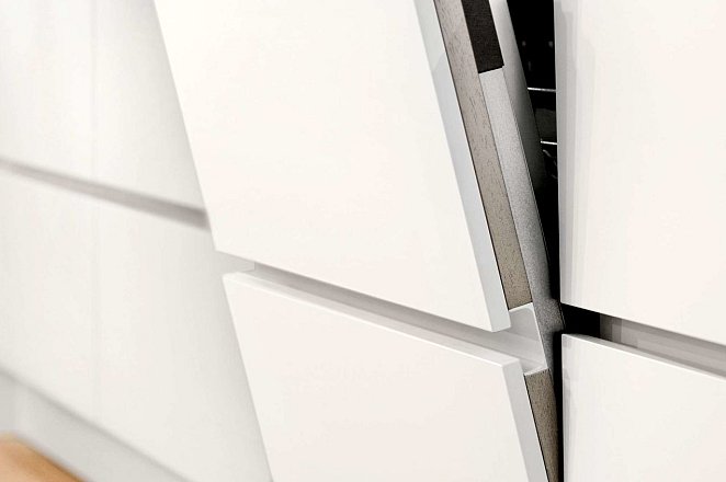 Witte keuken met losse elementen - Afbeelding 2 van 3