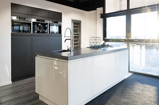 Eiland keuken in wit hoogglans lak/eiken basalt - Afbeelding 1 van 10