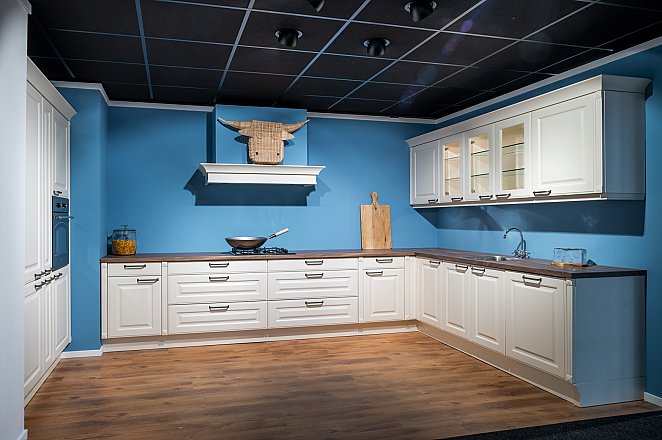 Luxe hoekkeuken met kastenwand - Afbeelding 1 van 7