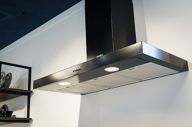 Rood hoogglans keuken met zwart staal - Afbeelding 3 van 12