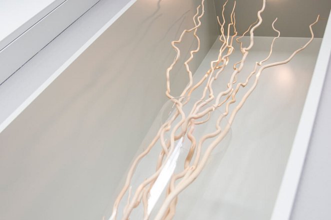 Witte eilandkeuken met kastenwand - Afbeelding 3 van 8