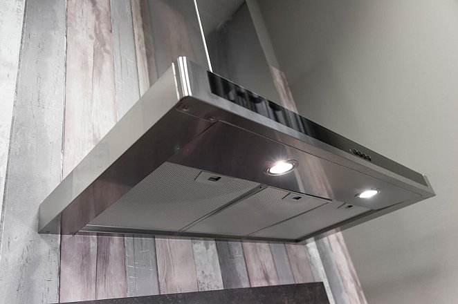 Moderne rechte keuken met kastenwand - Afbeelding 4 van 8