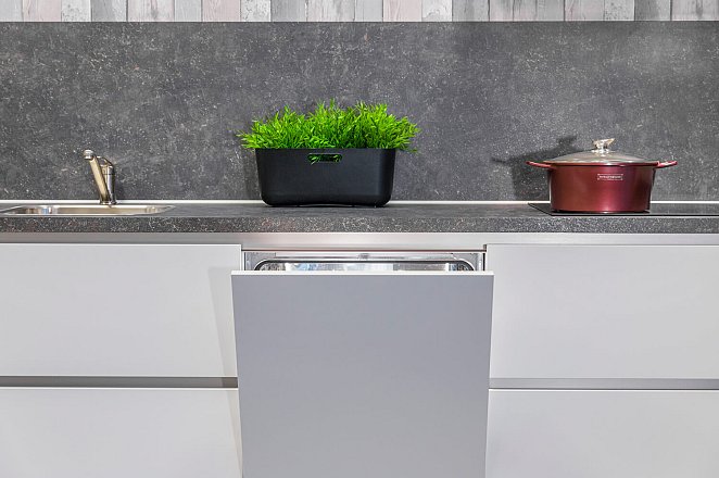 Moderne rechte keuken met kastenwand - Afbeelding 5 van 8
