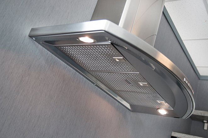 Moderne U-keuken in hoogglans zwart - Afbeelding 3 van 6