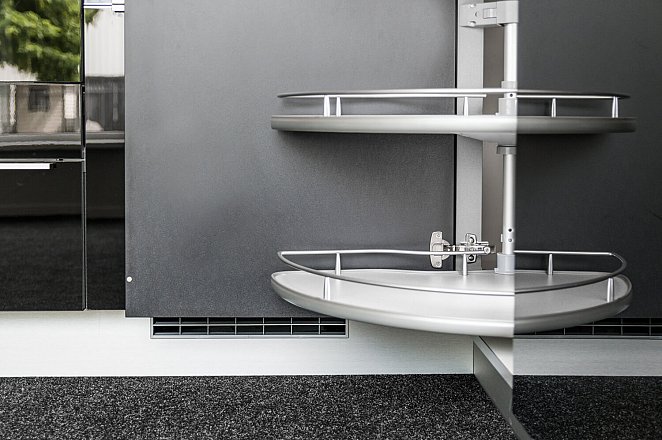 Moderne U-keuken in hoogglans zwart - Afbeelding 5 van 6