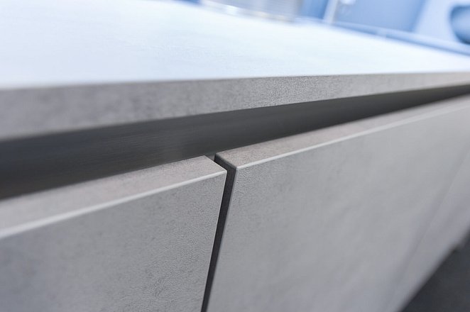 Rechte keuken in beton grijs met ETNA apparatuur - Afbeelding 3 van 8