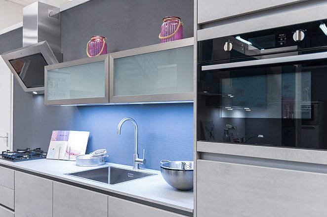 Rechte keuken in beton grijs met ETNA apparatuur - Afbeelding 7 van 8