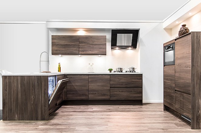 Moderne rechte keuken in houtdecor - Afbeelding 1 van 5