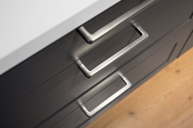 Ruime hoekkeuken in moderne stijl - Afbeelding 3 van 8
