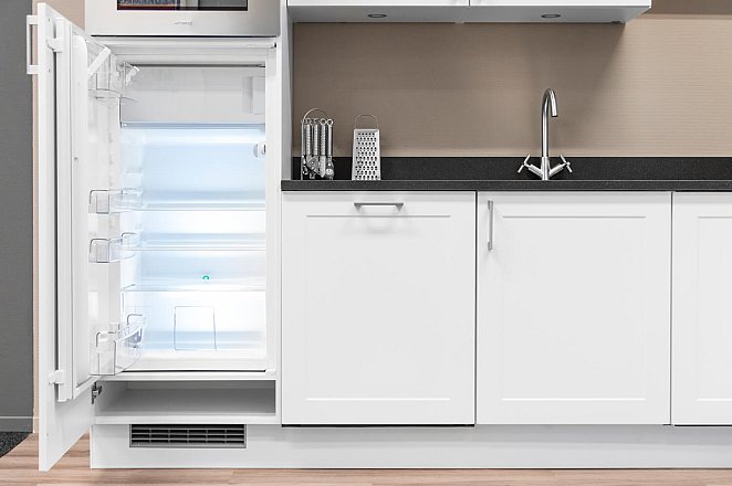 Witte hoekkeuken met Smeg apparatuur - Afbeelding 3 van 6