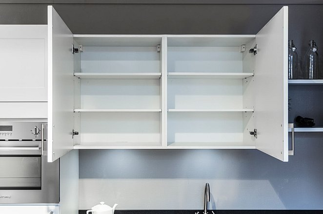 Witte hoekkeuken met Smeg apparatuur - Afbeelding 8 van 12