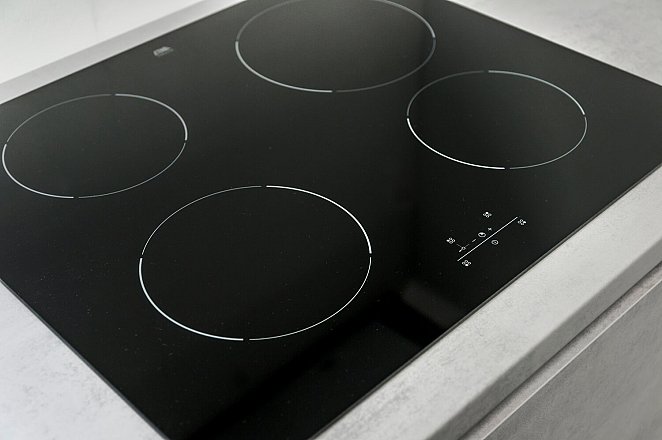 Rechte grijze keuken met ETNA apparatuur - Afbeelding 5 van 10