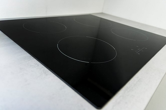 Rechte grijze keuken met ETNA apparatuur - Afbeelding 6 van 10