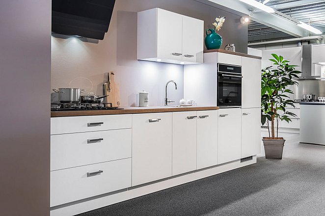 Showroomkeuken L2 - Afbeelding 1 van 4