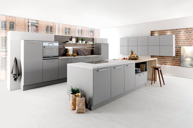 Moderne eilandkeuken met greeploze hangkasten - Afbeelding 1 van 1