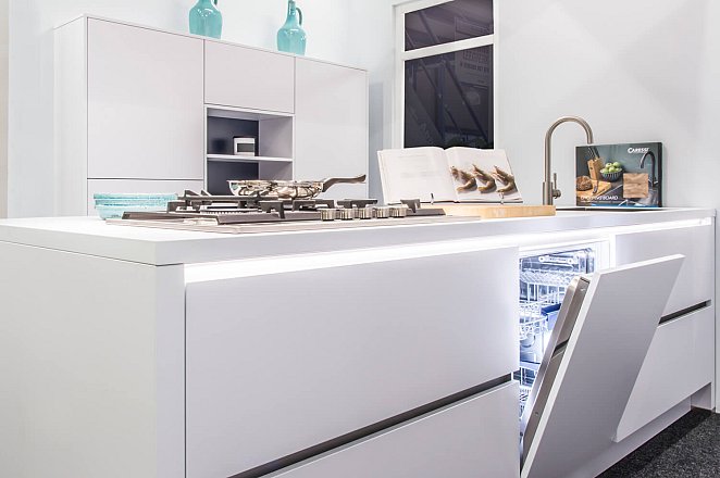 Showroomkeuken L2 - Afbeelding 2 van 8