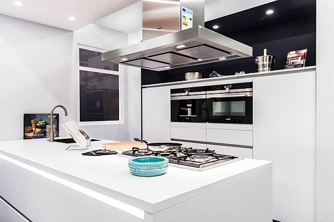 Showroomkeuken L2 - Afbeelding 1 van 8
