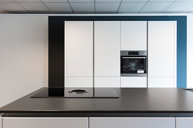 Eilandkeuken in hoogglans wit - Afbeelding 2 van 8