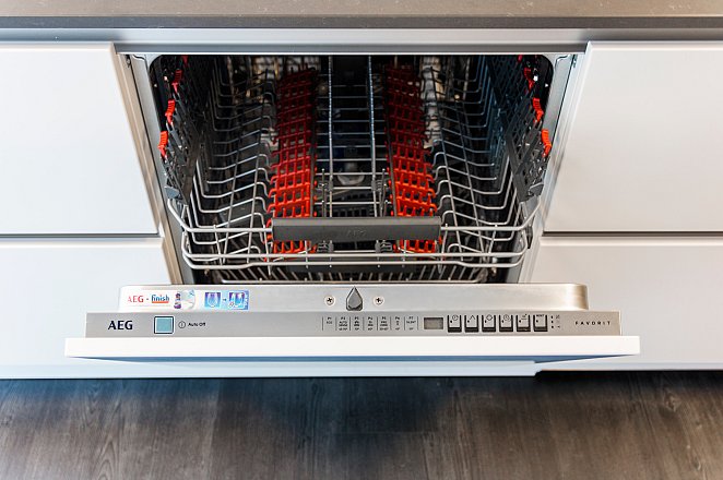 Eilandkeuken in hoogglans wit - Afbeelding 4 van 8