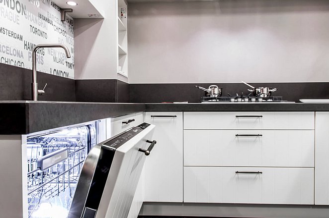 Showroomkeuken L2 - Afbeelding 2 van 9