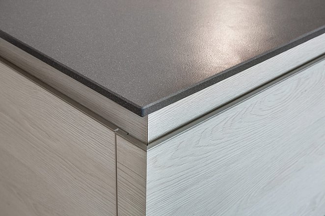 Strakke keuken met ultradun werkblad - Afbeelding 2 van 3